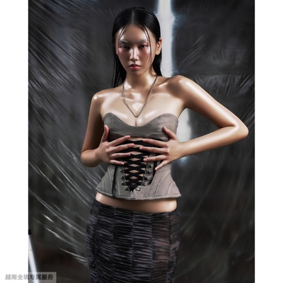 越在线越南小众TATICHU灰色抹胸绑带胸衣上衣褶皱长半裙套装