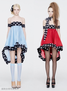 越在线越南小众doublebizz新款性感一字肩波点不规则大摆裙连衣裙