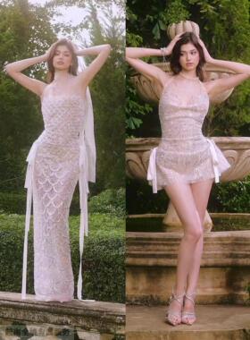 越在线越南小众ninisesi新款高贵典雅女神范亮面修身飘带连衣裙