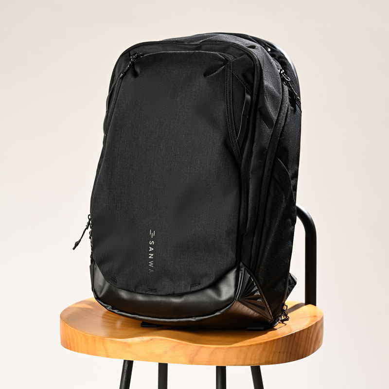 日本SANWA双肩大容量防泼水笔记本电脑包上班通勤时尚休闲轻量版学生书包户外旅行背包16.4英寸耐磨商务ins风