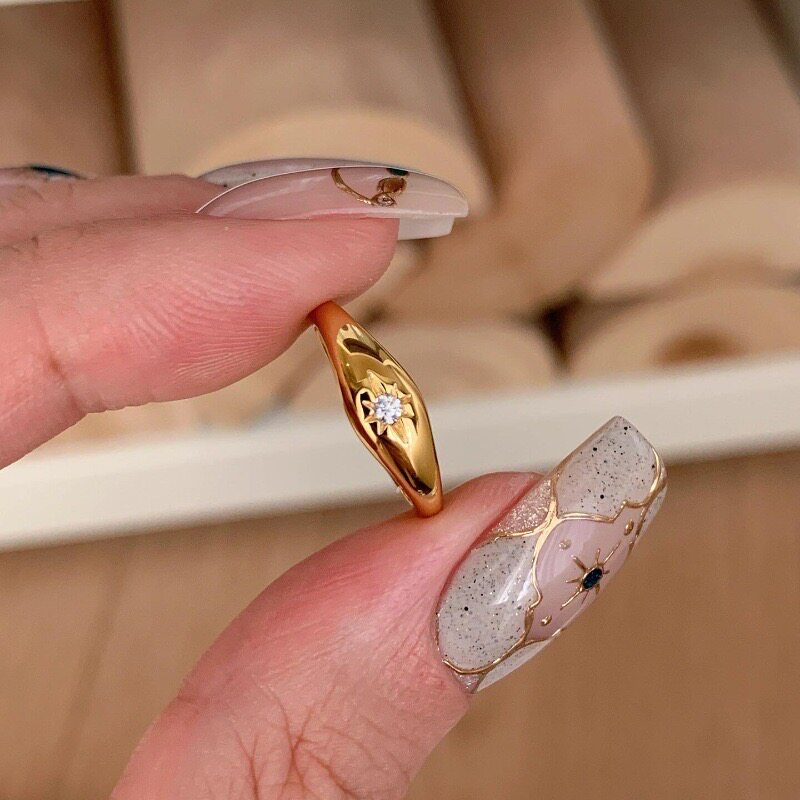 中古轻奢素圈八芒星镶钻戒指女图片