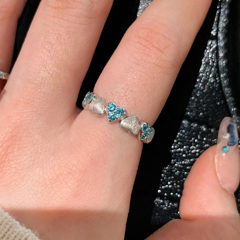 法式复古拉丝爱心海蓝宝镶钻戒指