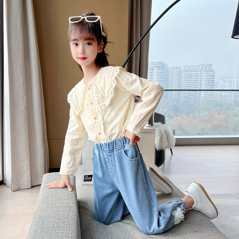 杏色蕾丝花边衬衫裤脚蝴蝶结牛仔