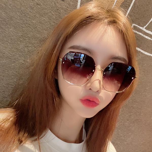 女网红款防紫外线开车眼镜圆脸潮女2022新款（太阳镜女无框切边墨镜女网红款防紫外线开车必备小单品）-第2张图片-提都小院