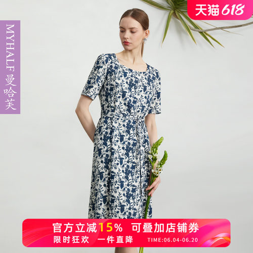 曼哈芙2026夏新款复古文艺印花连衣裙方领短袖收身中长裙立体裁剪