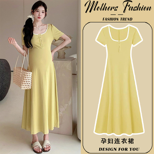 孕妇连衣裙夏季2026新款时尚薄款短袖黄色针织裙显瘦辣妈中长款女