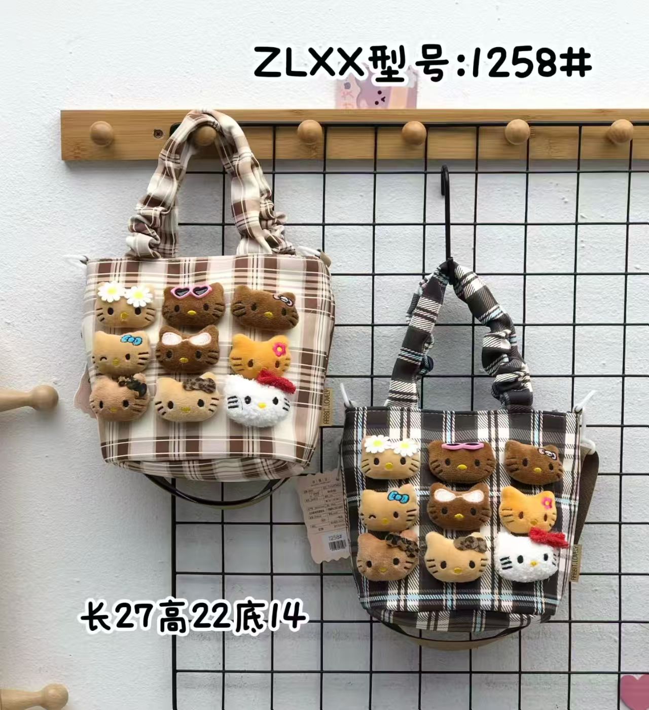 可爱kt猫女孩学生秋冬时尚格纹单肩斜挎包儿童大容量水桶秋游包