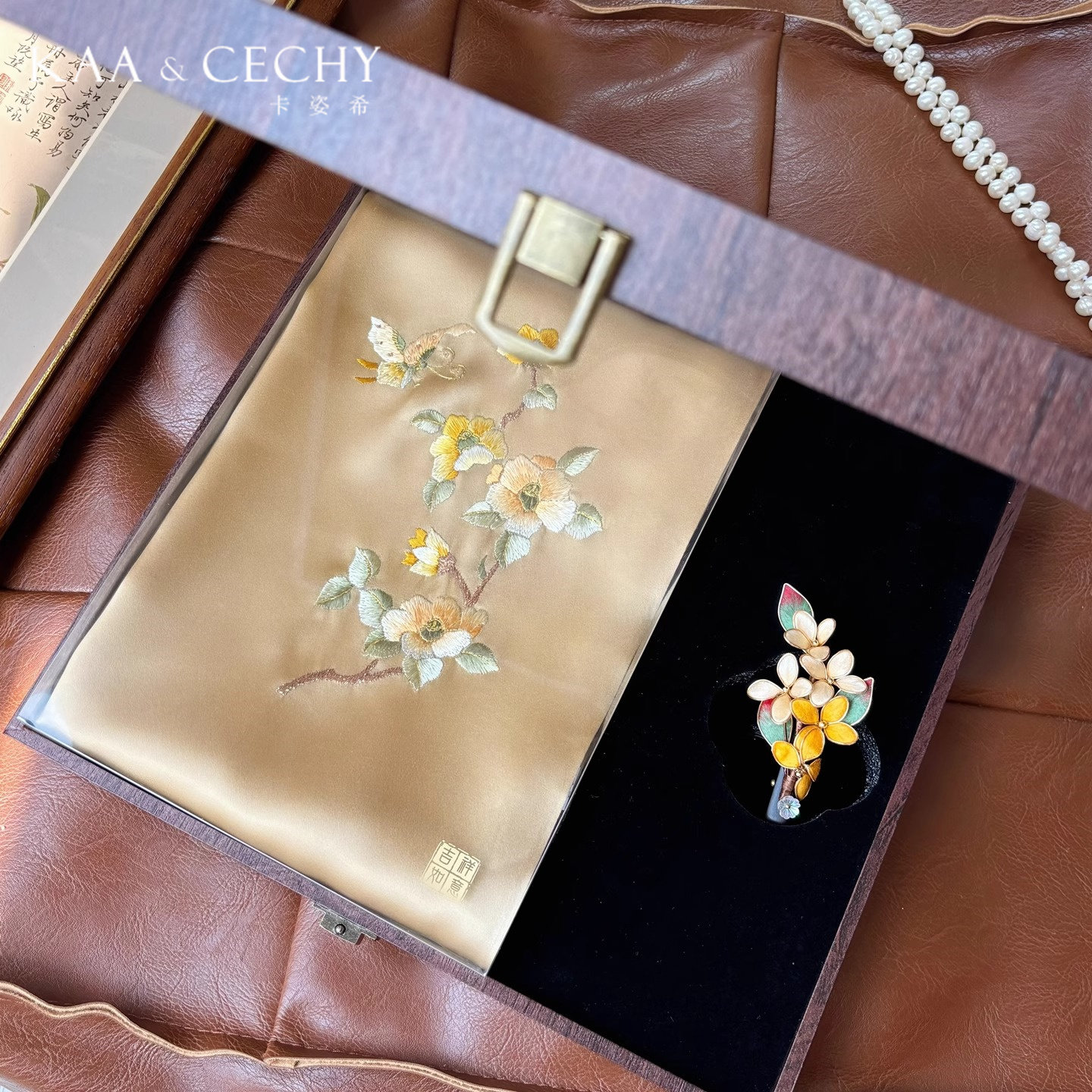 KAACECHY苏绣丝巾妈妈款金色披肩配发夹套盒高档桑蚕丝真丝丝巾