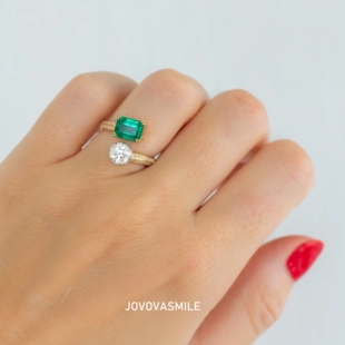 1.5克拉祖母绿搭配0.5克拉老欧切莫桑18k精致开口女戒可搭配婚戒