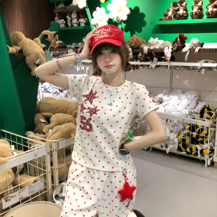 显瘦百搭上衣 T恤女满印修身 文文不乖美式 复古满印星星刺绣短袖