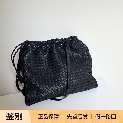 二手 BV葆蝶家 超酷小众款 黑色编织铆钉装饰 抽绳流苏福袋斜挎包