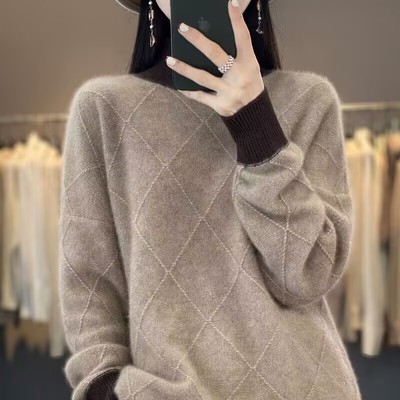 慵懒风随性菱形格纹拼色毛衣
