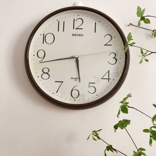 精工日式风11英寸客厅卧室挂钟