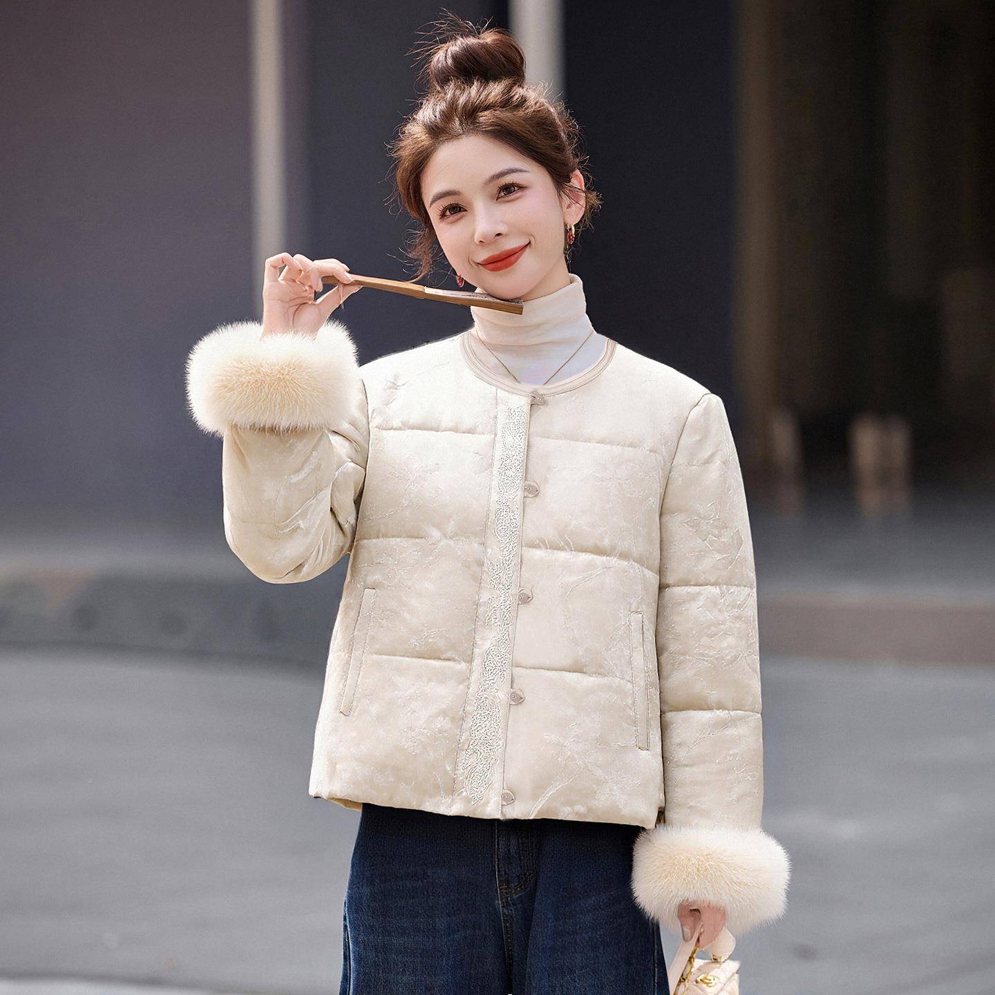 2025冬新款狐狸毛拆卸外套新中可式国风盘扣绒提季花羽服AH8132-1