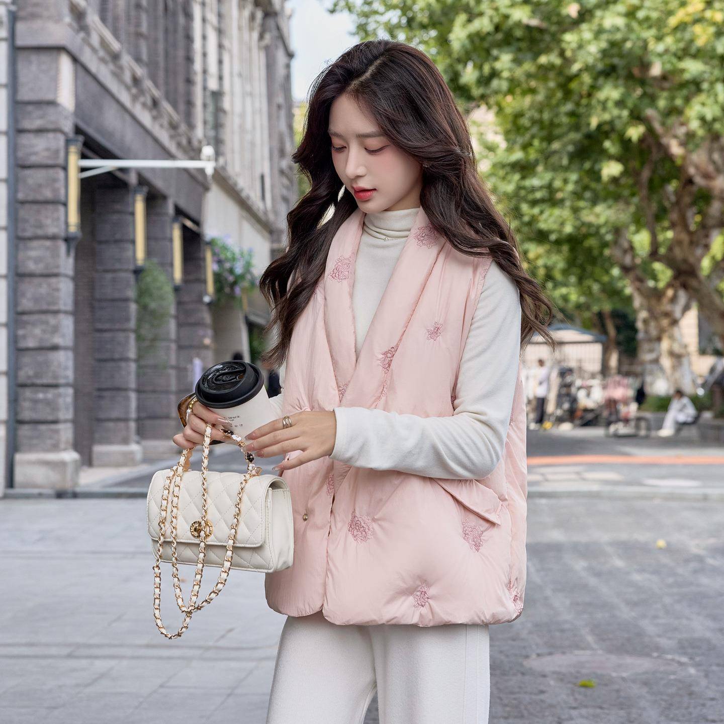 2025冬新5款90白鸭绒甲保暖背Y255502-心V领盘扣刺绣羽绒服马5女Y