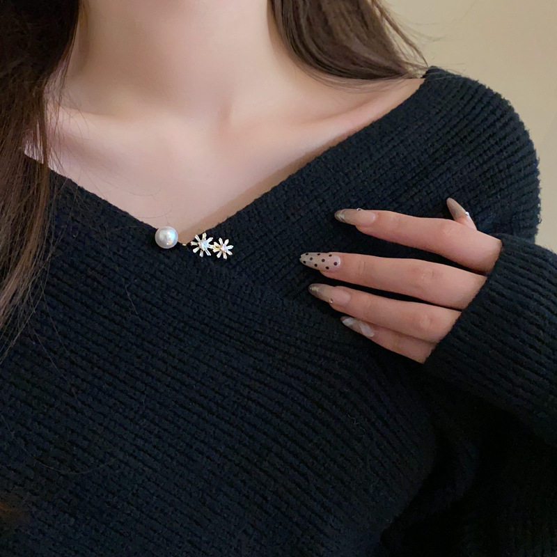 领口防走光胸针迷你高档固定衣服花朵设计感小众精致胸花配饰别针