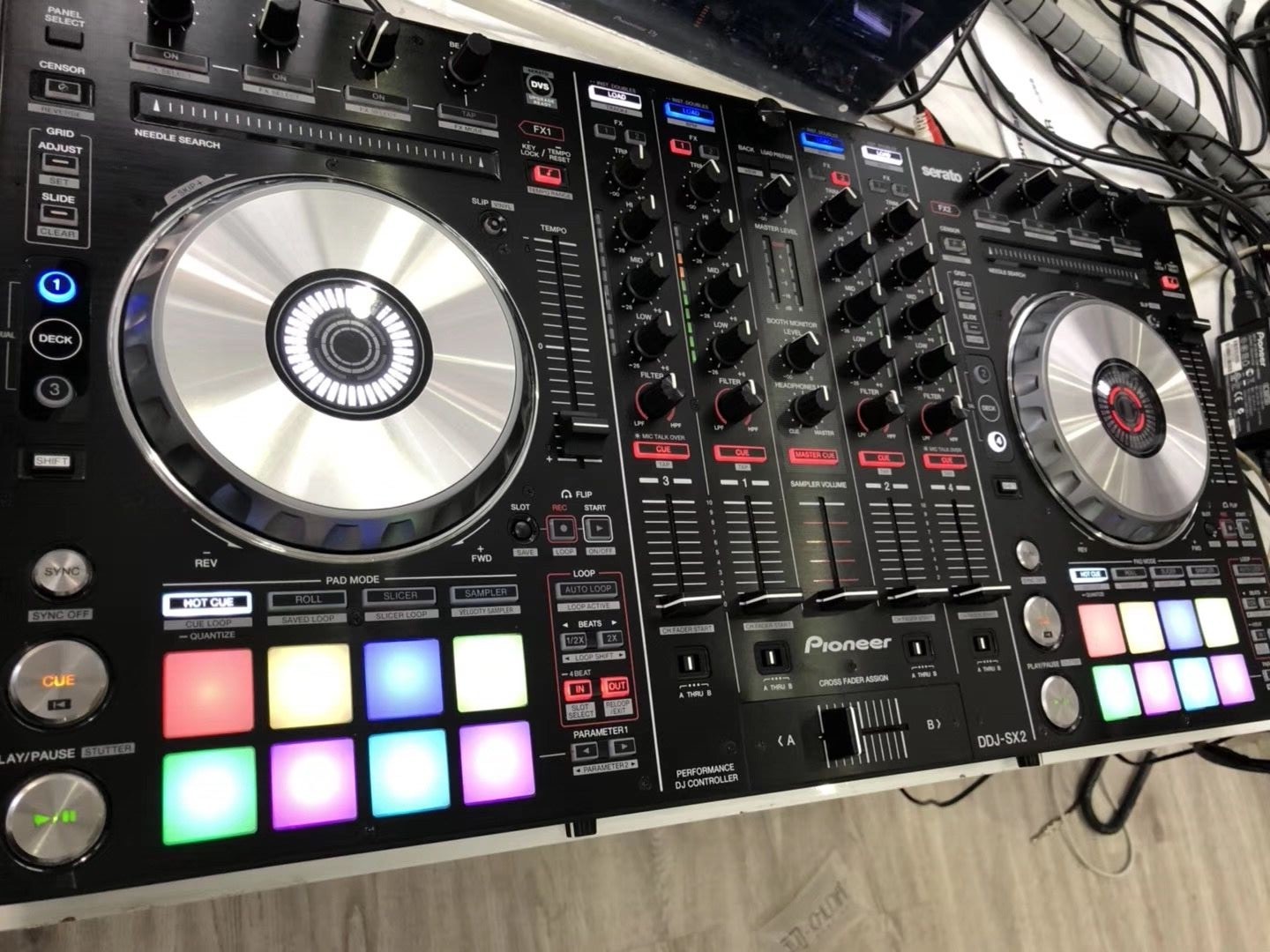 先鋒DDJSX2數碼控制器壹體機打碟機控制器.原裝正品二手在類目 影音電器, 舞臺設備, 打碟機中 - 來自Buy2taobao.com提供專業的淘寶代購服務