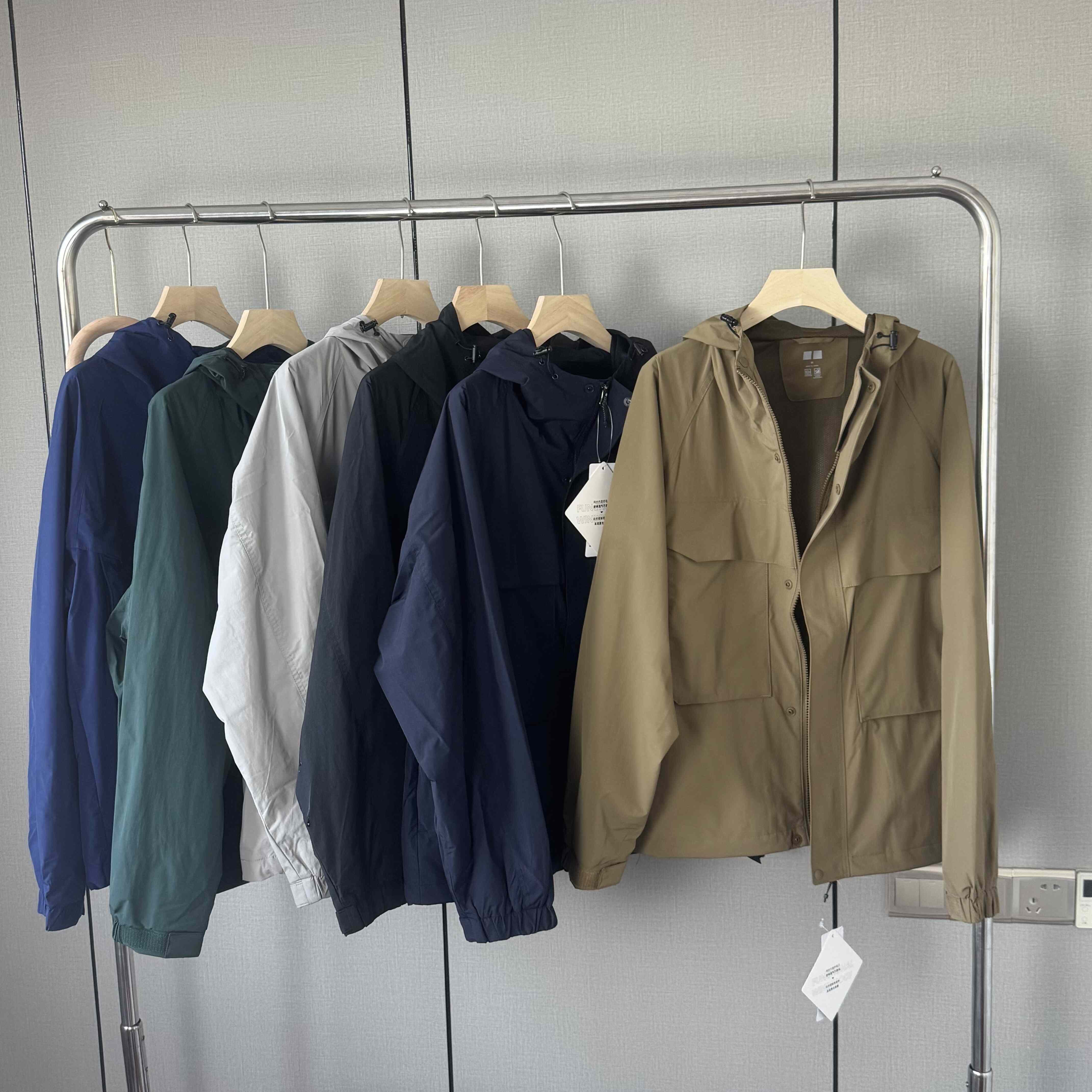 日单  男女装防风登山服连帽宽松防水工装外套夹克户外休闲478231