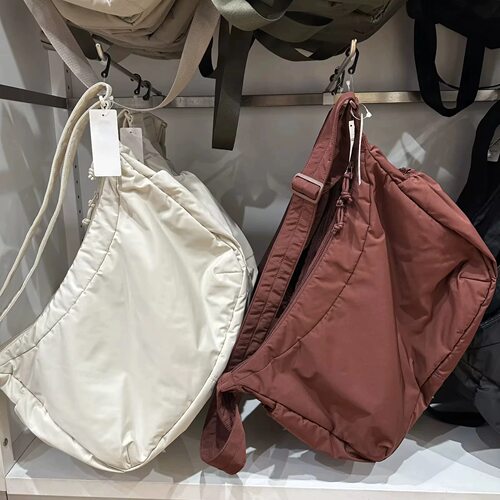 休闲简约风蓬松挎包男女装同款通用大容量百搭斜挎包单肩包481663