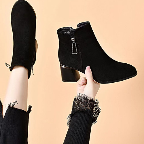 新款秋冬尖头洋气瘦瘦靴舒适女鞋