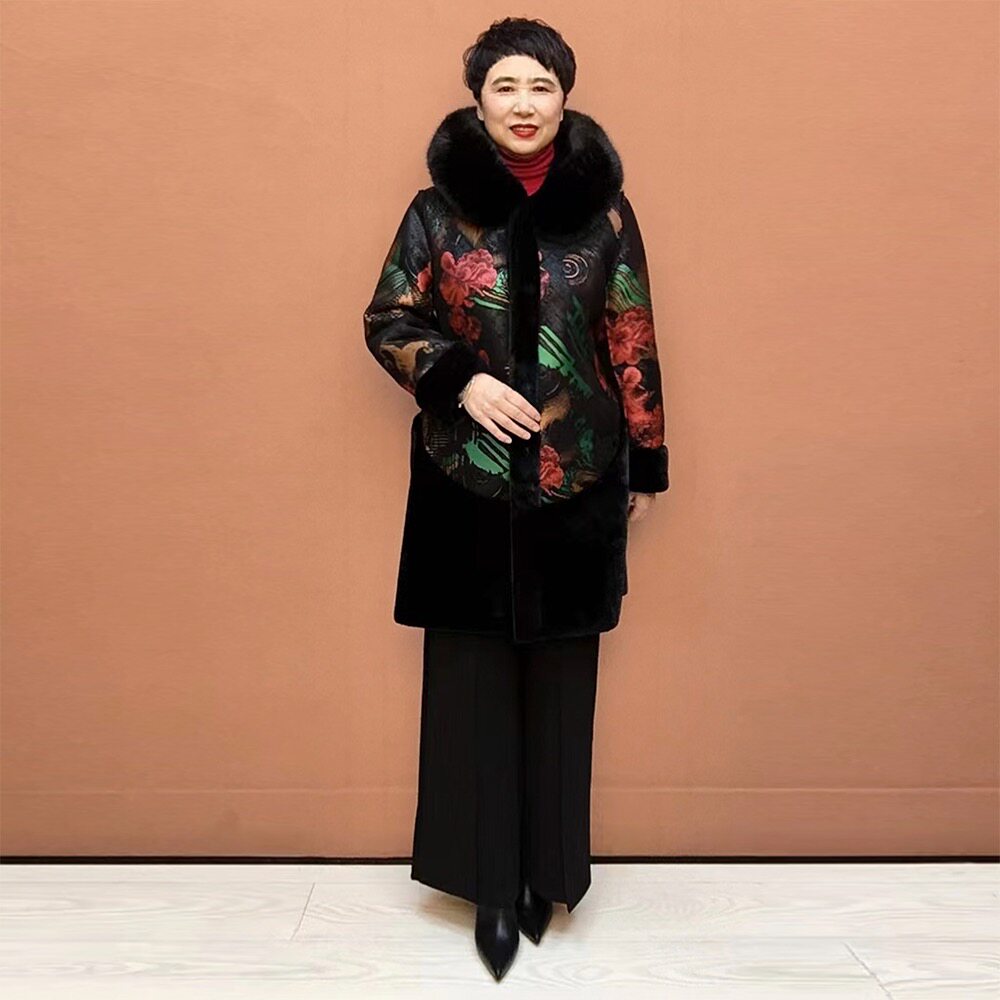 妈妈冬季新款加绒加厚皮毛一体外套鹿皮绒花色连帽双面穿保暖大衣