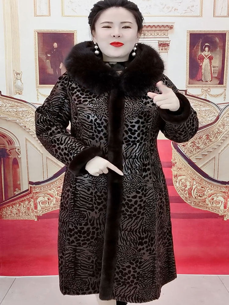 2023款冬季保暖双面穿妈妈装仿貂绒皮毛一体豹纹妈妈外套加绒加厚