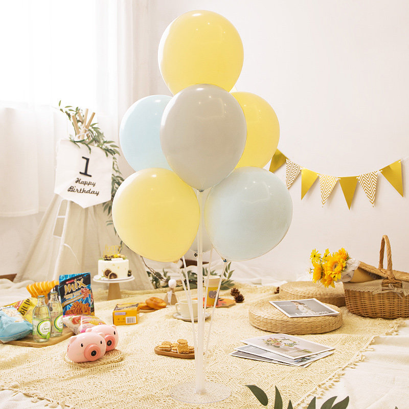 野餐桌飘气球桌面儿童生日布置道具网红拍照郊游户外草地场景装饰
