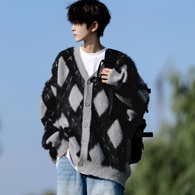 2025秋冬季菱格V领开衫毛衣