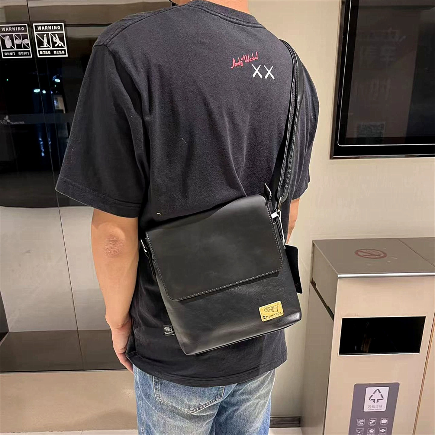 香港品牌新款真皮斜挎包男士竖款单肩包头层牛皮邮差包防水背包男