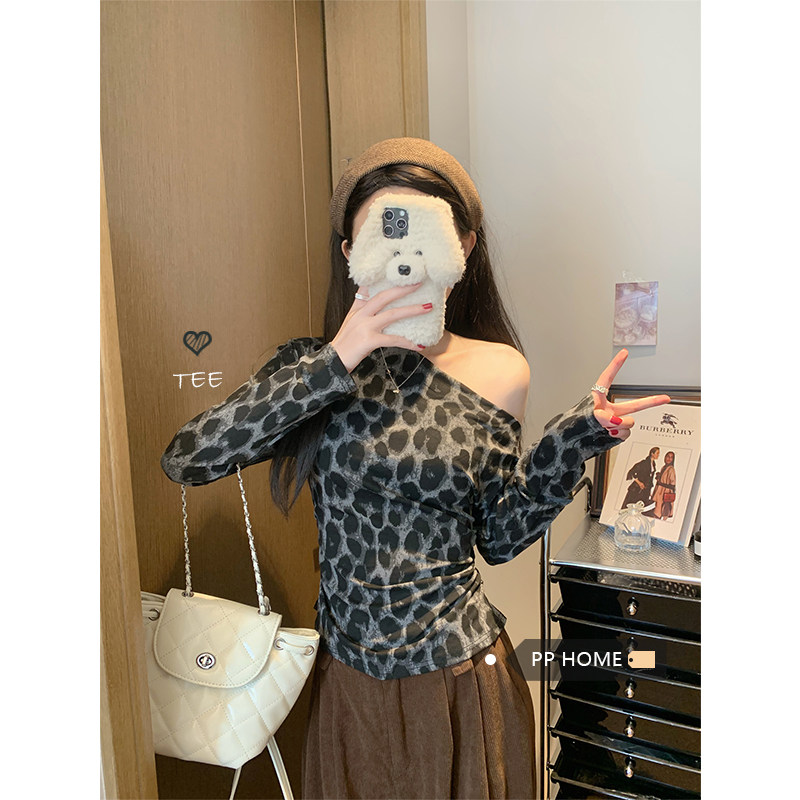 日本offcat辣妹斜肩豹纹长袖T恤女秋季打底衫不规则修身内搭露肩
