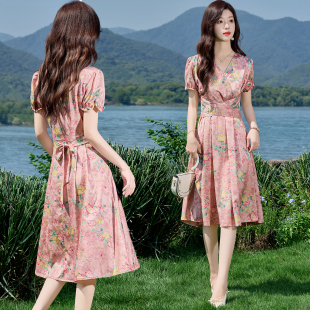 小个子法式碎花连衣裙女2025年夏季轻奢高级感减龄遮肚子显瘦裙子