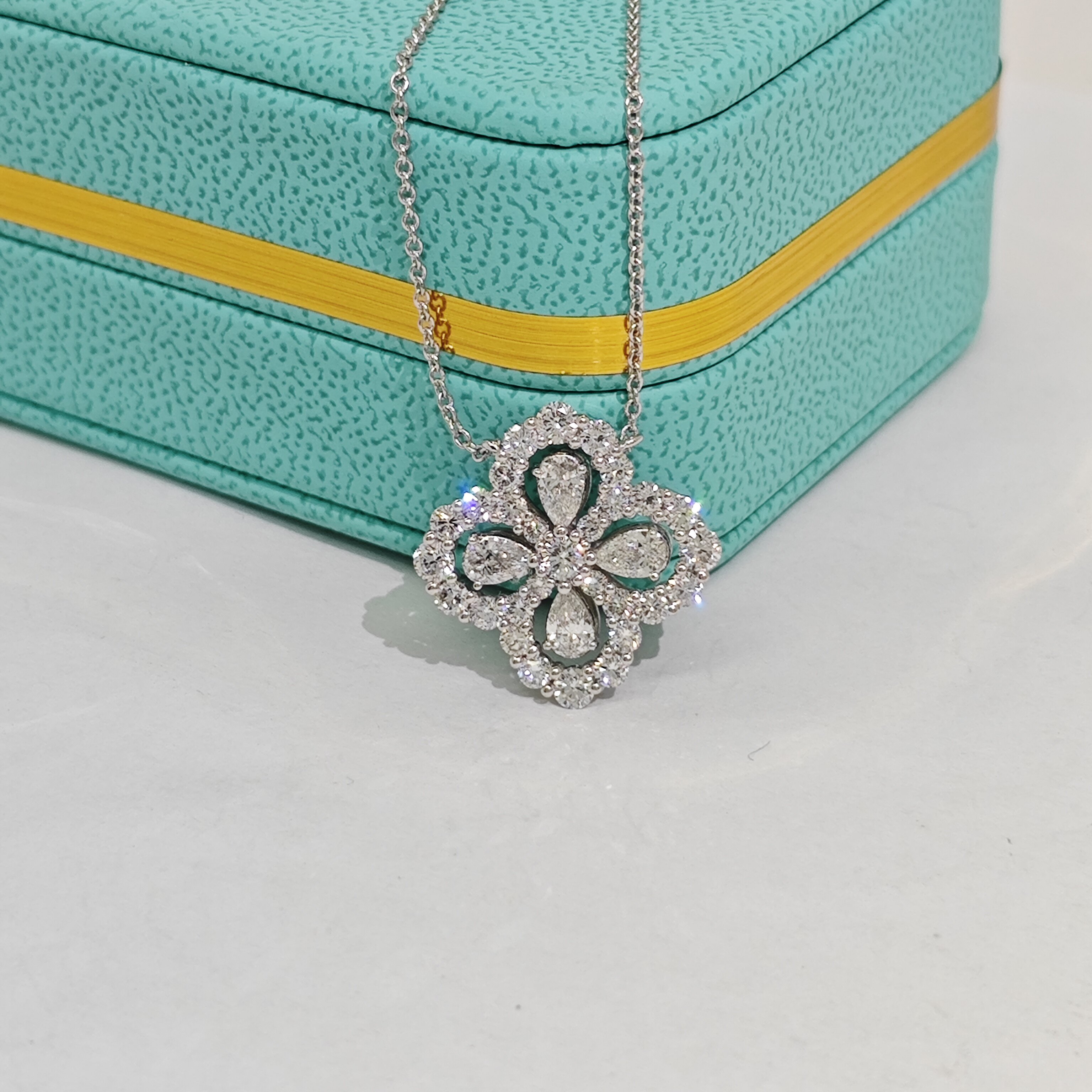 铂金PT950 镶嵌培育钻石 loop 大号19.6M吊坠 颜色齐全