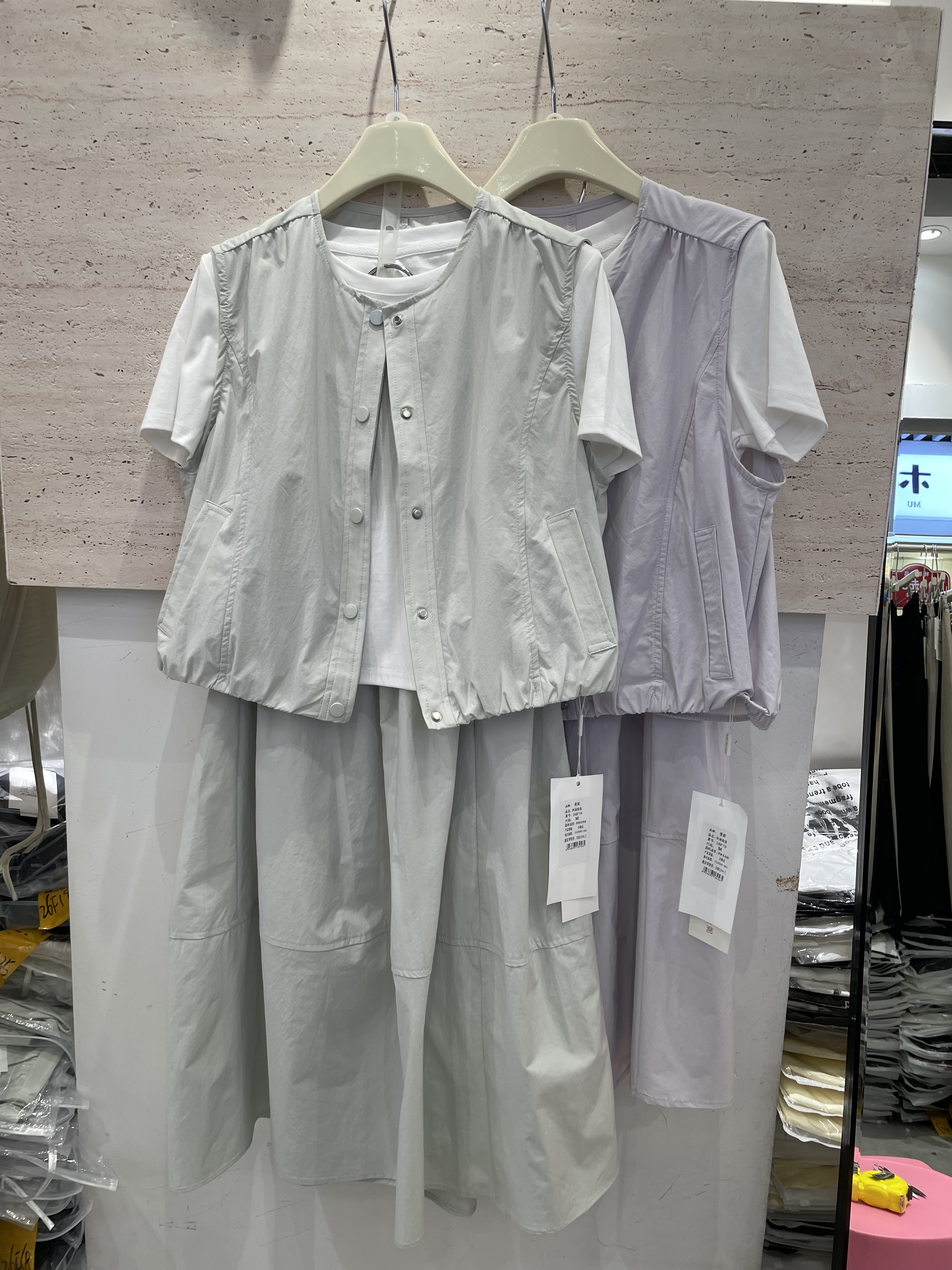曼妮26F70夏时尚马甲+白色T恤+花苞半身裙宽松百搭减龄休闲三件套