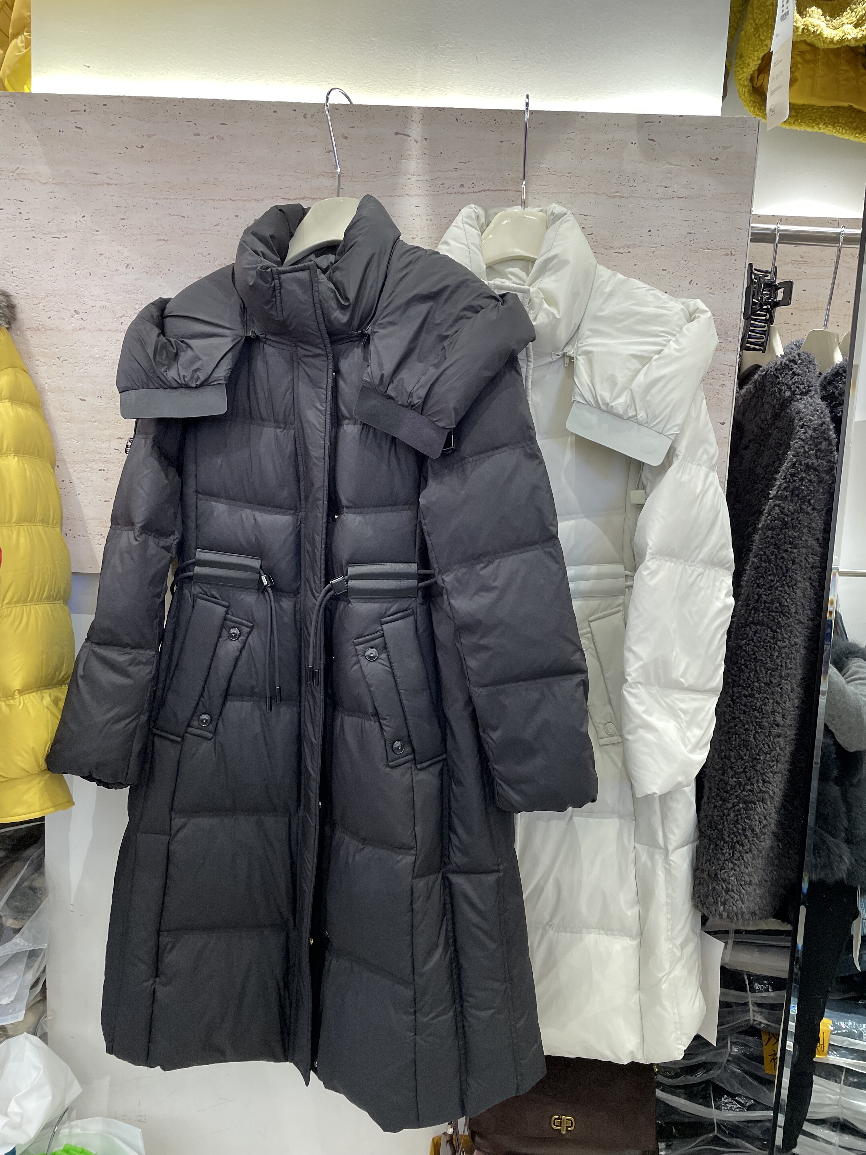 东南风芝彩D06冬高级感长款连帽羽绒服白鸭绒过膝时尚收腰女外套