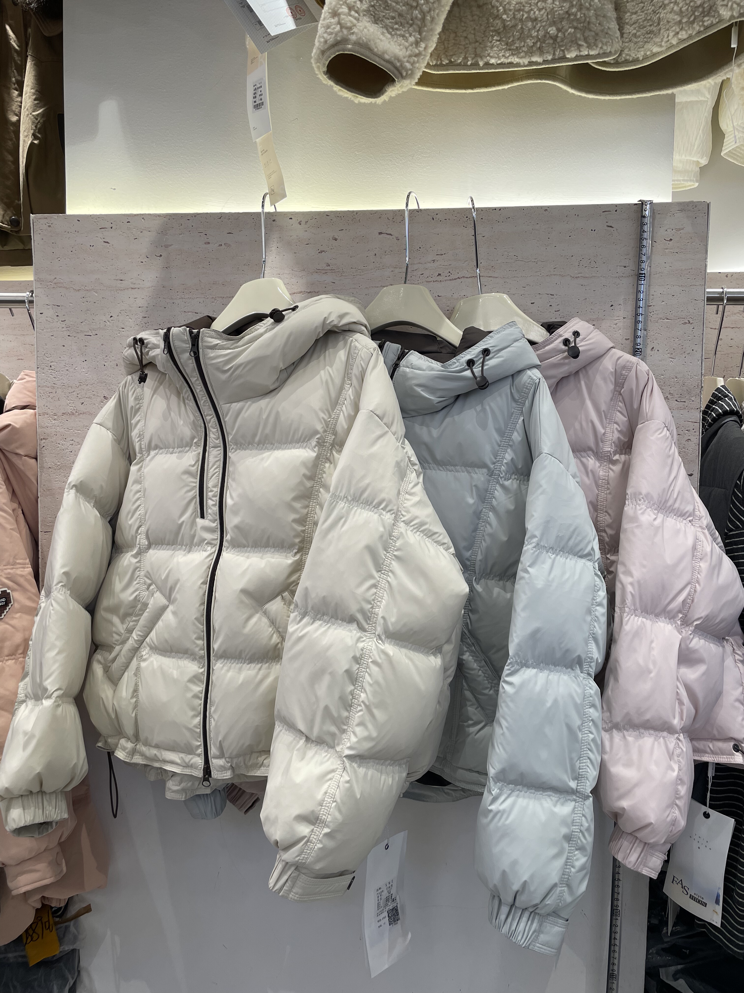 香魅儿8537冬季新款时尚百搭显瘦减龄连帽短款保暖国标羽绒服女