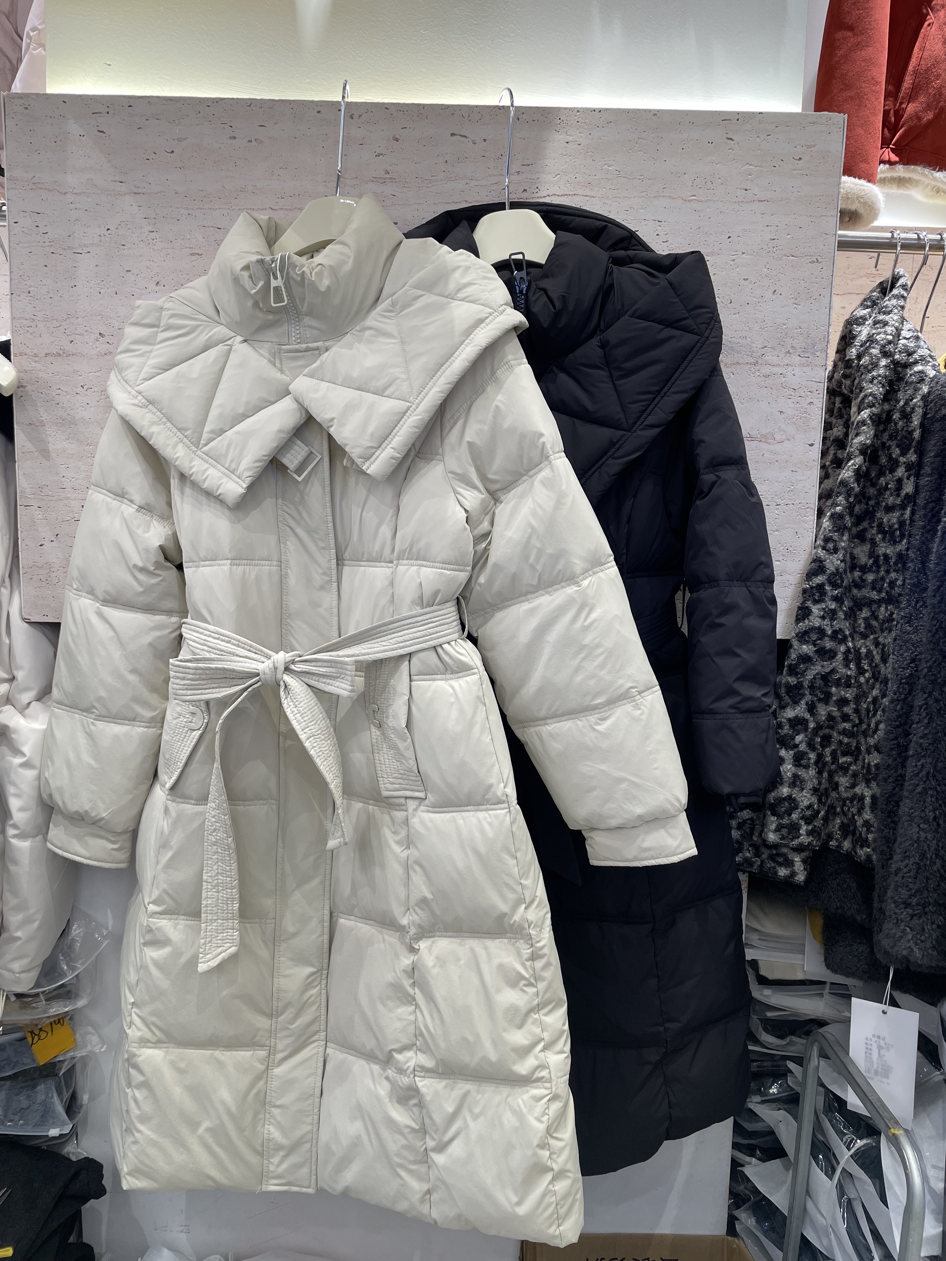 亿富佳A32冬韩版宽松休闲百搭连帽云绒服女长款过膝加厚保暖外套