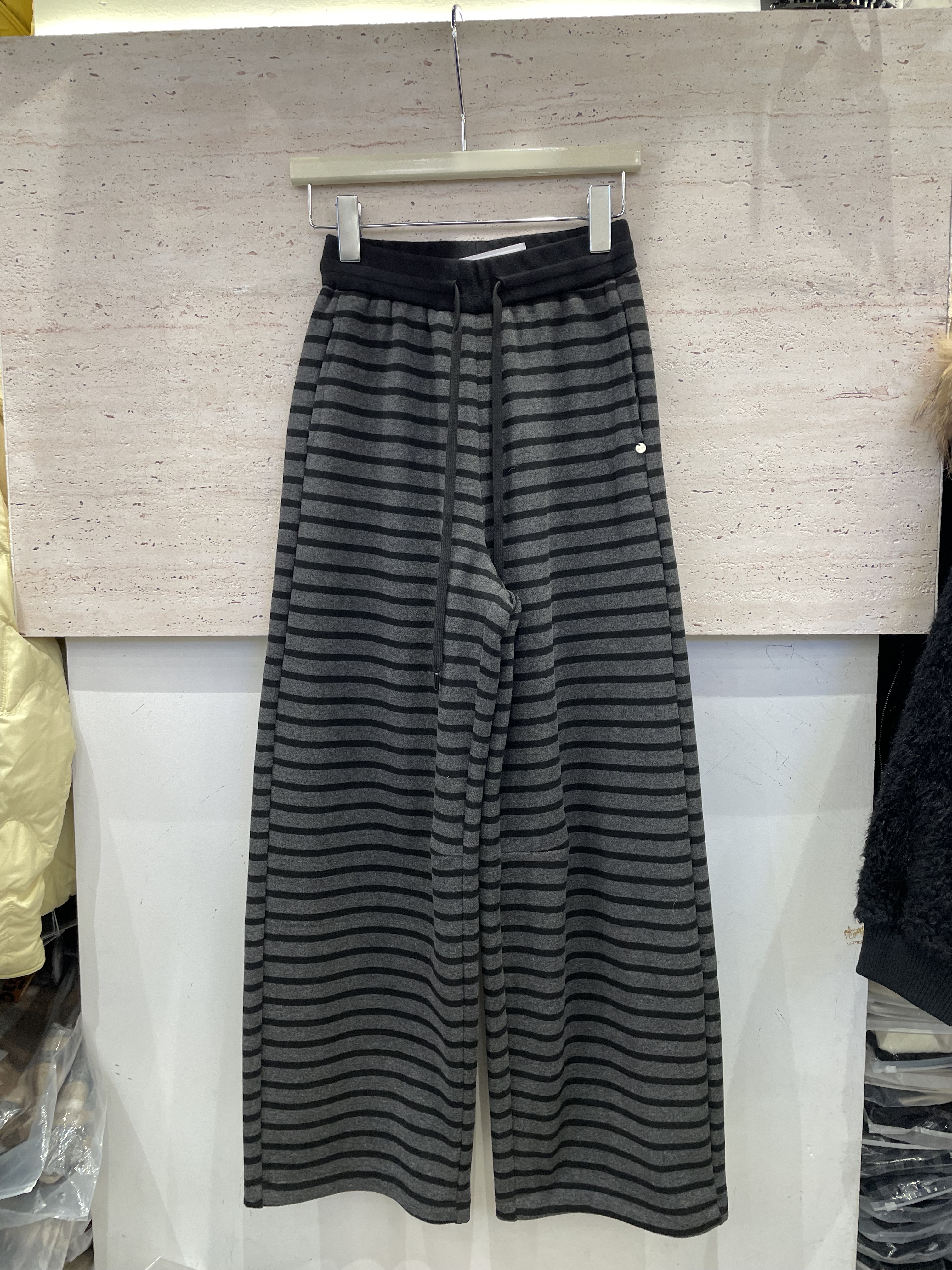 欧妮时格9625冬季新品韩版高腰显瘦加绒加厚直筒条纹阔腿裤女裤子