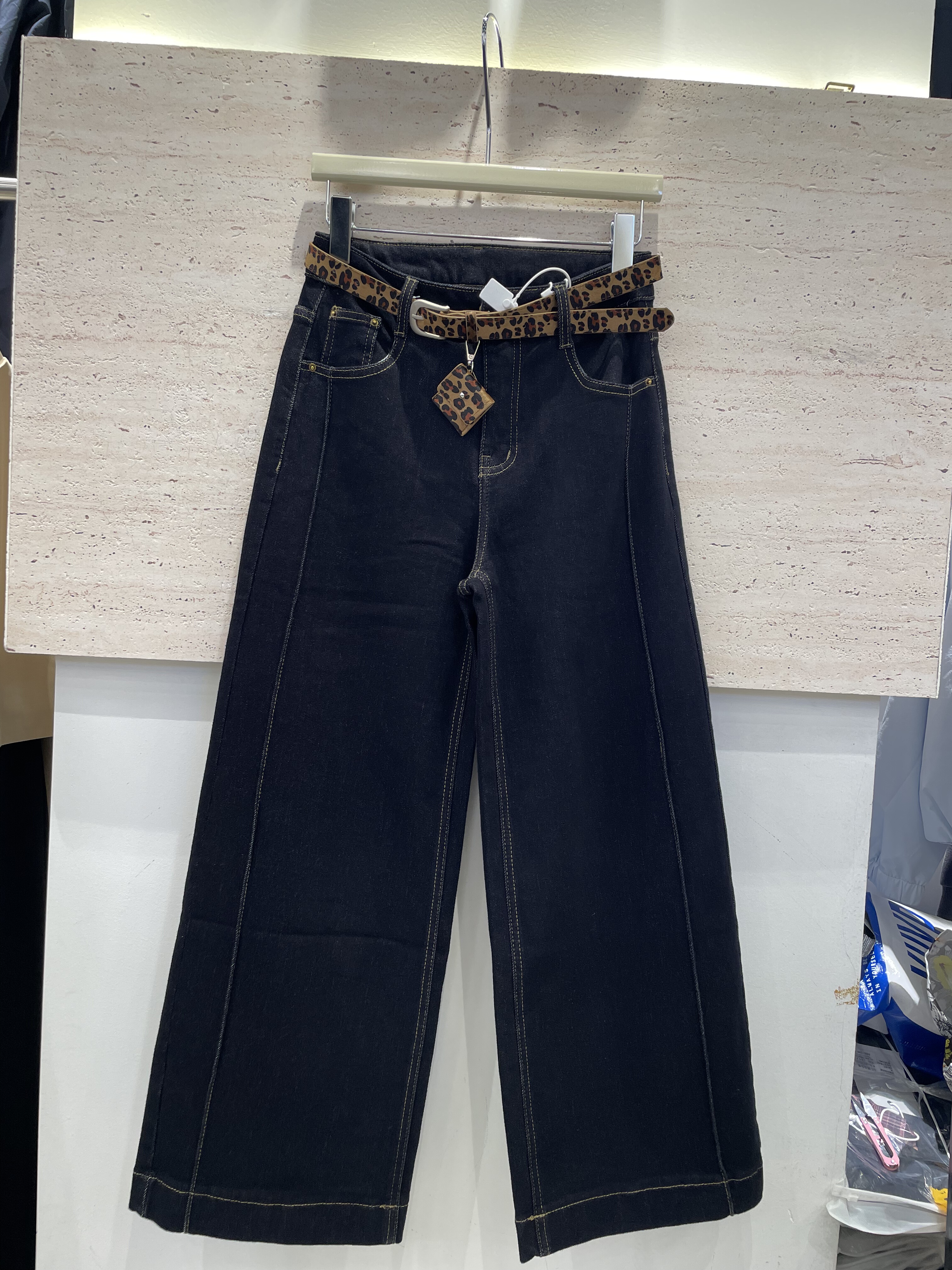 梦佳瑶5801冬季新设计感植绒高腰宽松阔腿牛仔裤女百搭直筒长裤子