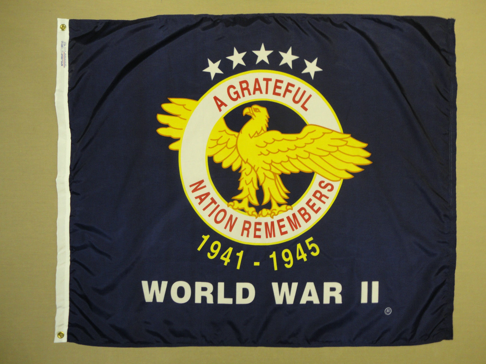 外贸World War II 1941-1945 A Grateful Nation Remembers flag