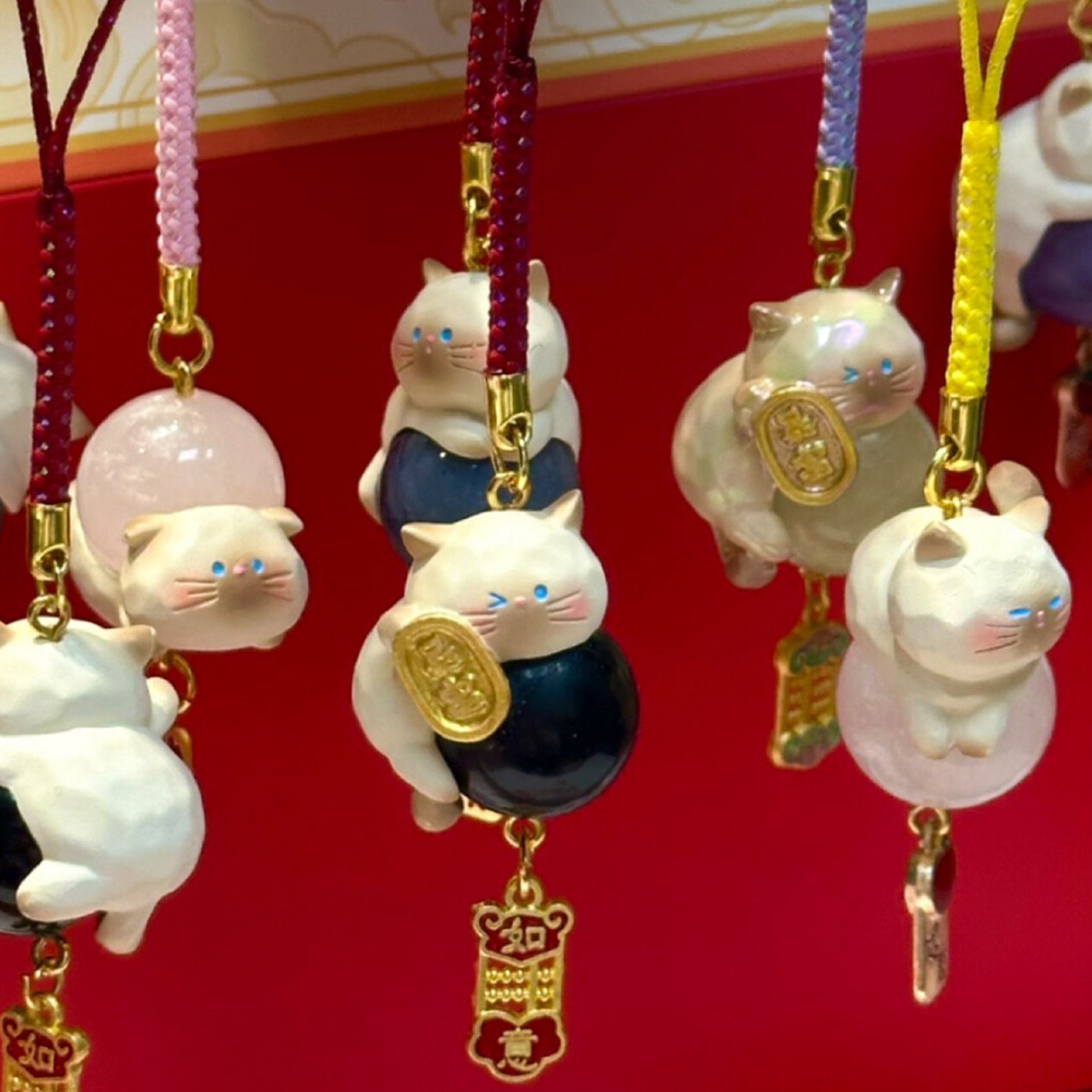 正版【喵见好运】天然水晶吊坠盲盒汽车挂饰摆件猫咪书包装饰可爱,模玩/动漫/周边/娃圈三坑/桌游,潮玩盲盒,淘宝优惠券,粉丝福利购,淘宝优惠卷