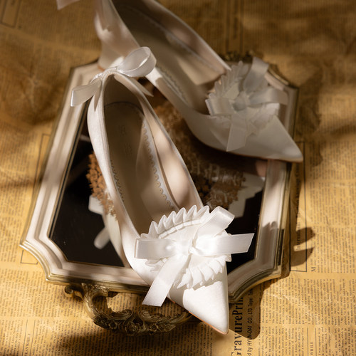 薮椿婚鞋复古尖头粗跟单鞋洛可可