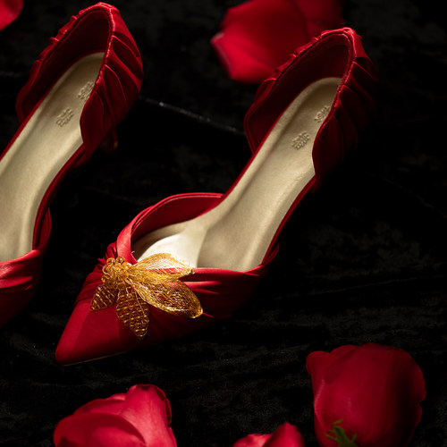 薮椿尖头高跟红色婚鞋原创国风