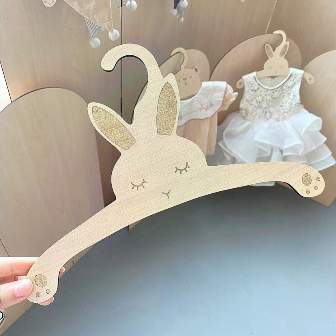 新品卡通衣架木质小衣架童装店挂衣架动物衣撑宠物猫咪狗狗木衣架图片