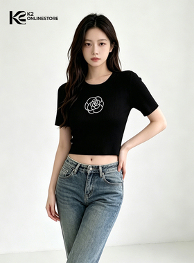 K2 ONLINESTORE 时尚简约山茶花印花圆领短袖T恤衫女黑色百搭上衣