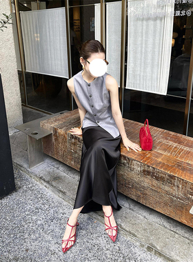 K2 ONLINESTORE 时尚条纹单排扣背心上衣女黑色缎面包臀半裙套装