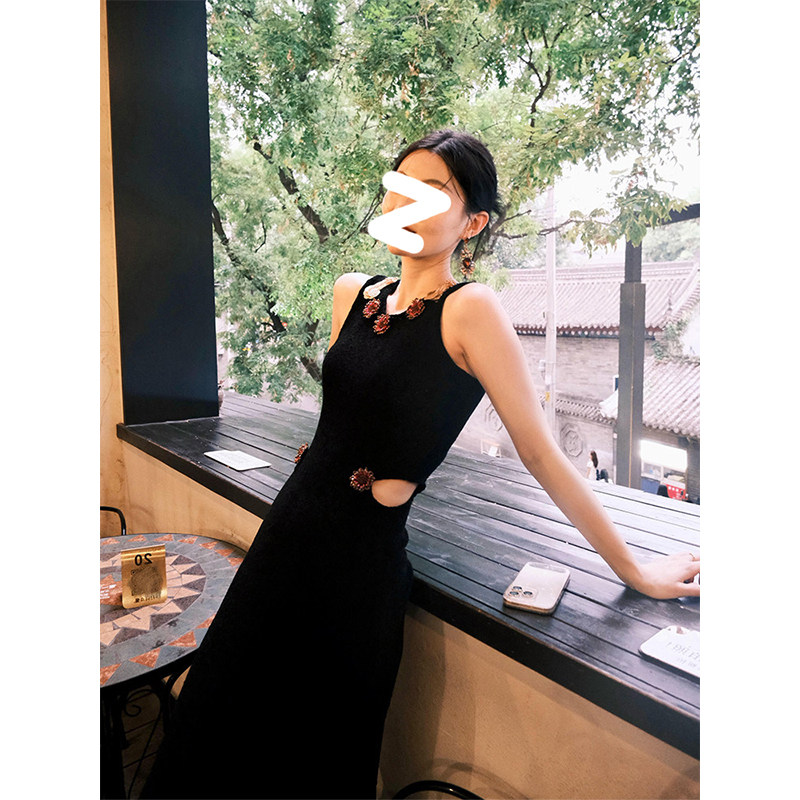 K2 ONLINESTORE 赫本风小花背心连衣裙女高级感气质收腰包臀长裙