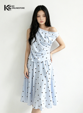 K2 ONLINESTORE 纯欲风蓝色波点斜肩短袖上衣女小众收腰半裙套装