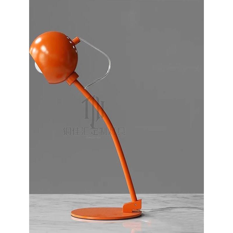 工厂直销现代简约个性表情金属彩色台灯设计师轻奢温馨装饰卧室床