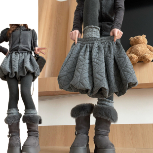 灰色松弛感慵懒高腰花苞短裤女2026新款遮肉显瘦设计感菱格休闲裤