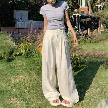 弄格2025春季新款白色宽松褶皱纹理直筒牛仔裤女高腰垂感阔腿裤子